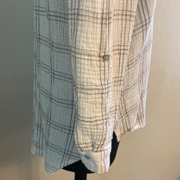 White button up - Picture 4 of 7